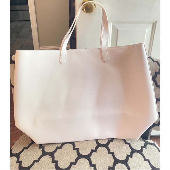 3/$30 Sale+free shipping Chic & Sleek Spring Tote - Picture 3 of 5